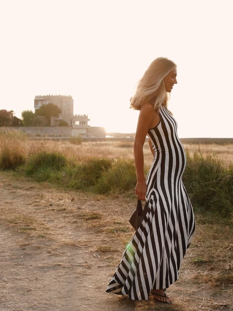 El vestido de rayas de Mango que Lucía Rivera hizo viral en Asturias