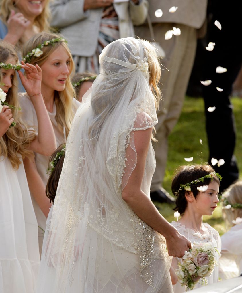Velo de novia a lo julieta de Kate Moss
