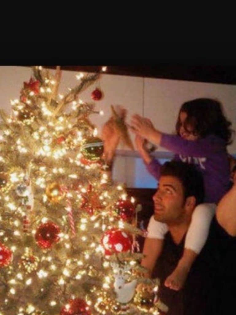 Jencarlos viene haciendo esta tradición con los niños desde que Oriana era una bebé. 