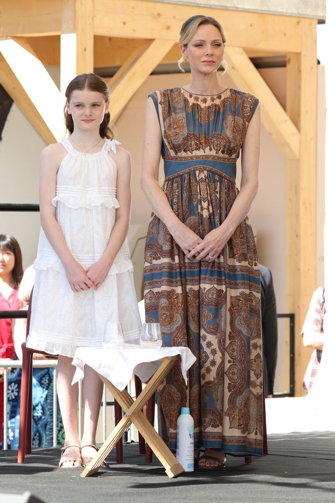 La princesa Charlene de Mónaco con vestido bohemio, 2026.