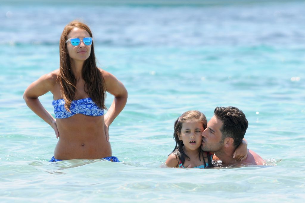 David Bustamante y Paula Echevarría con su hija Daniella de vacaciones en Ibiza el 15 de julio de 2014  