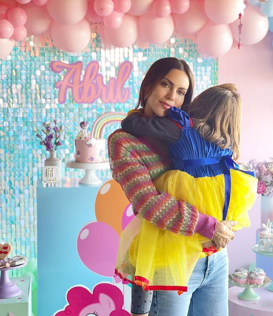 En el cumpleaños de su segunda hija, Abril