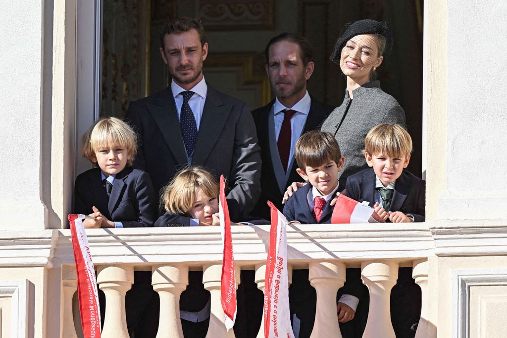 Pierre Casiraghi con su mujer Beatriz Borromeo y con Andrea Casiraghi y sus hijos en el Día Nacional