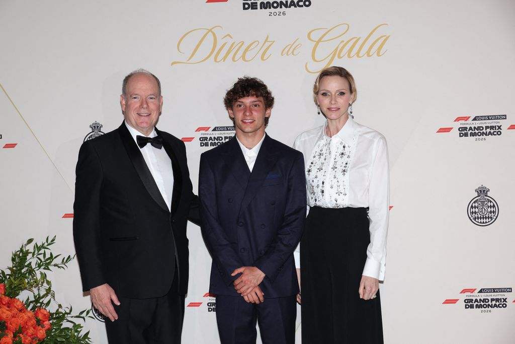 Charlene de Mónaco, de gala con una camisa de pedrería