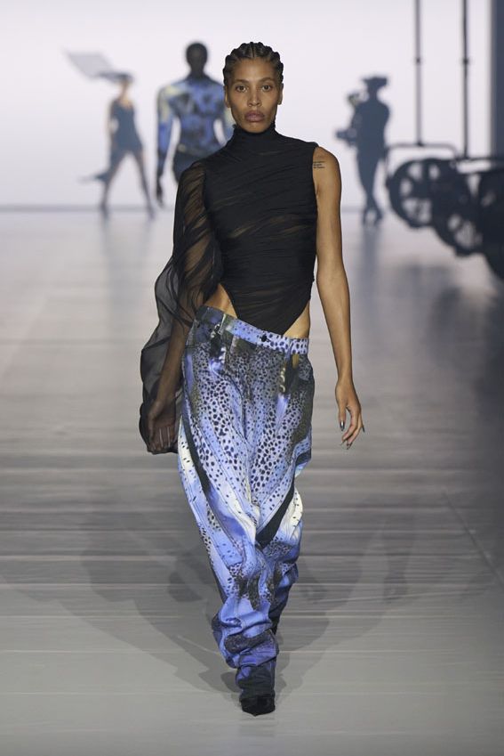mugler015a
