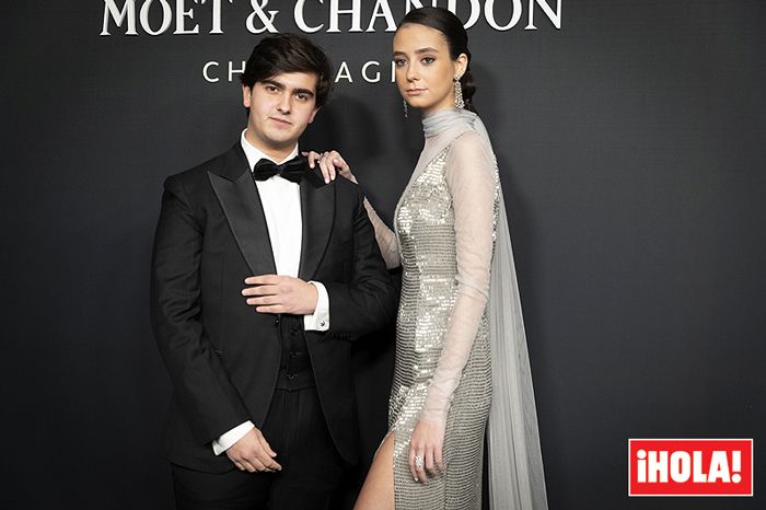 Victoria de Marichalar y Jorge Bárcenas posan juntos y enamorados en la alfombra roja