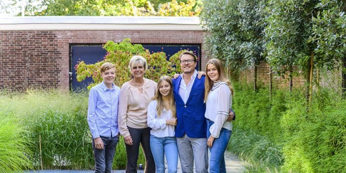 Los príncipes Constantin y Laurentien con sus hijos