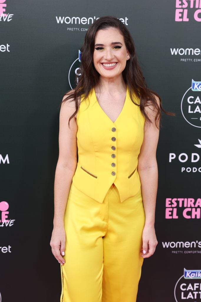 Victoria Martín es no solo la autora de la  novela 'Se tiene que morir mucha gente', sino que también de los guiones y la dirección de esta adaptación