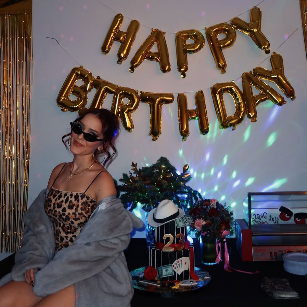 El 'fiestón' de cumpleaños de Malu Salgado en Dubái: una tarta, música y tiempo de calidad con sus familiares y amigos