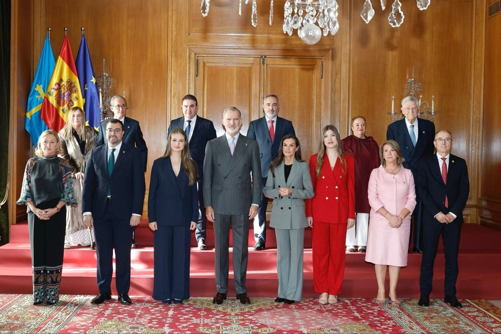 Audiencia de los Reyes, la Princesa de Asturias y la Infanta Sofía a los galardonados con las Medallas de Asturias, Hijo Predilecto e Hijos Adoptivos 2025