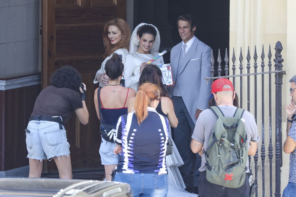 Carmen Raigón y Martiño Rivas, como Rocío Jurado y Pedro Carrasco, recreando el día de su boda en Chipiona
