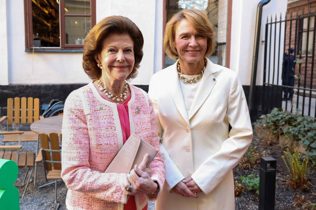 Elke Büdenbender junto a Silvia de Suecia