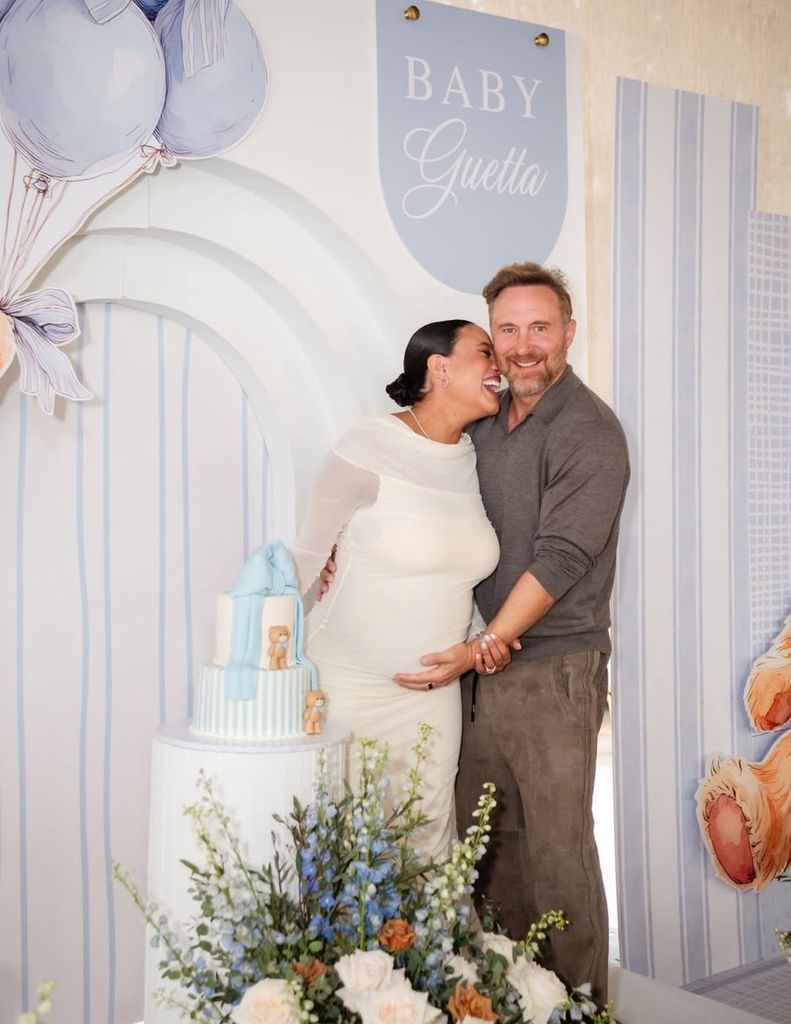 La pareja celebró una baby shower