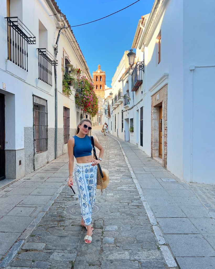 Angelique Boyer posó guapísima para la lente de su novio, Sebastián Rulli, en España.