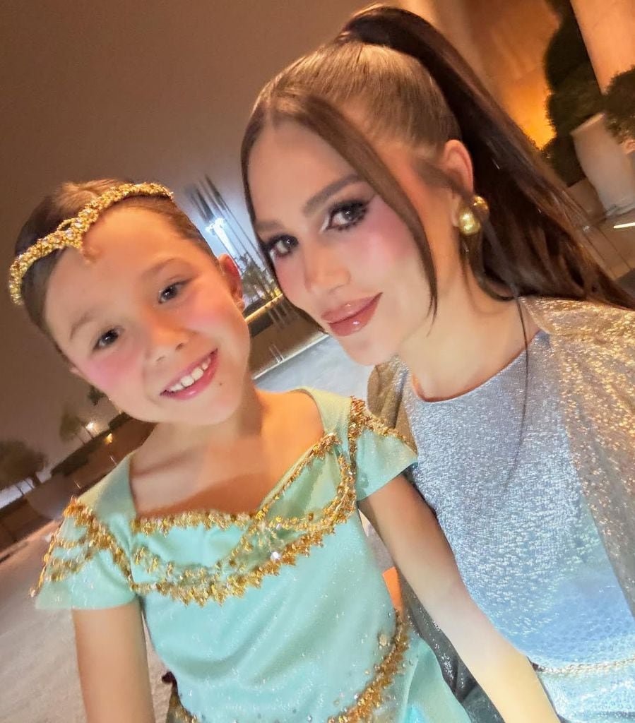 Fernanda y su pequeña hija María Fernanda lucieron como unas verdaderas princesas.
