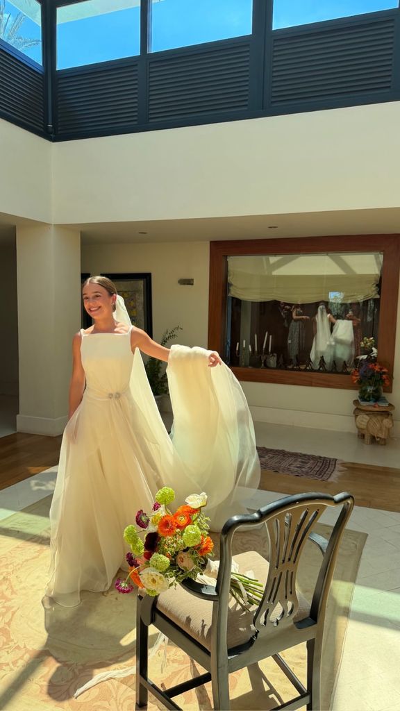 El vestido y el ramo iban en consonancia con la temática de la boda