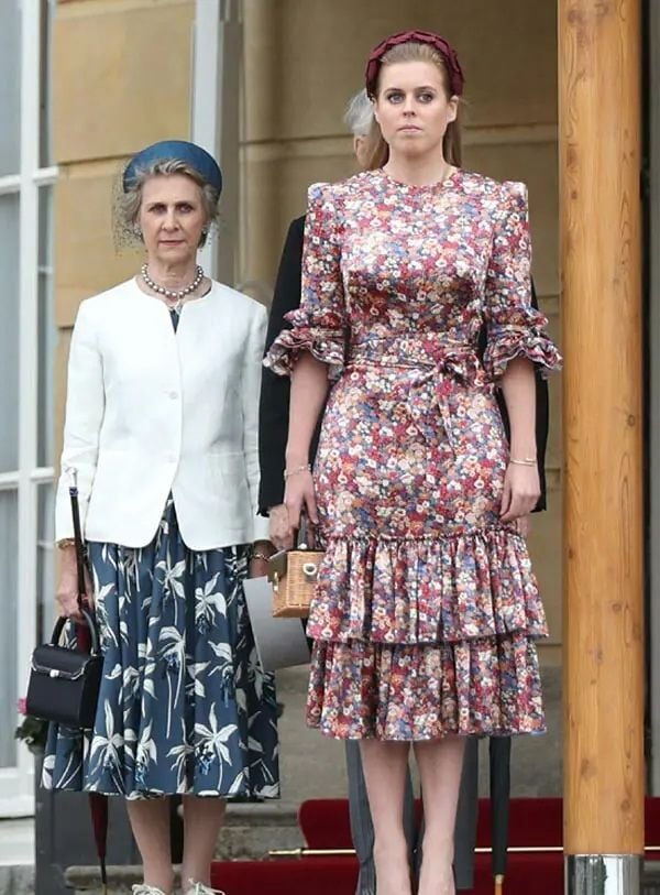 Beatriz de York con un vestido de flores