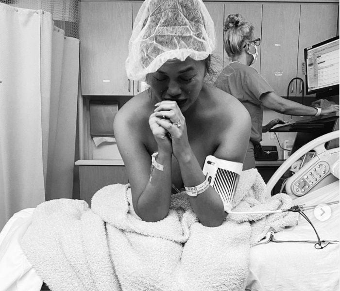 Chrissy Teigen, hospitalizada
