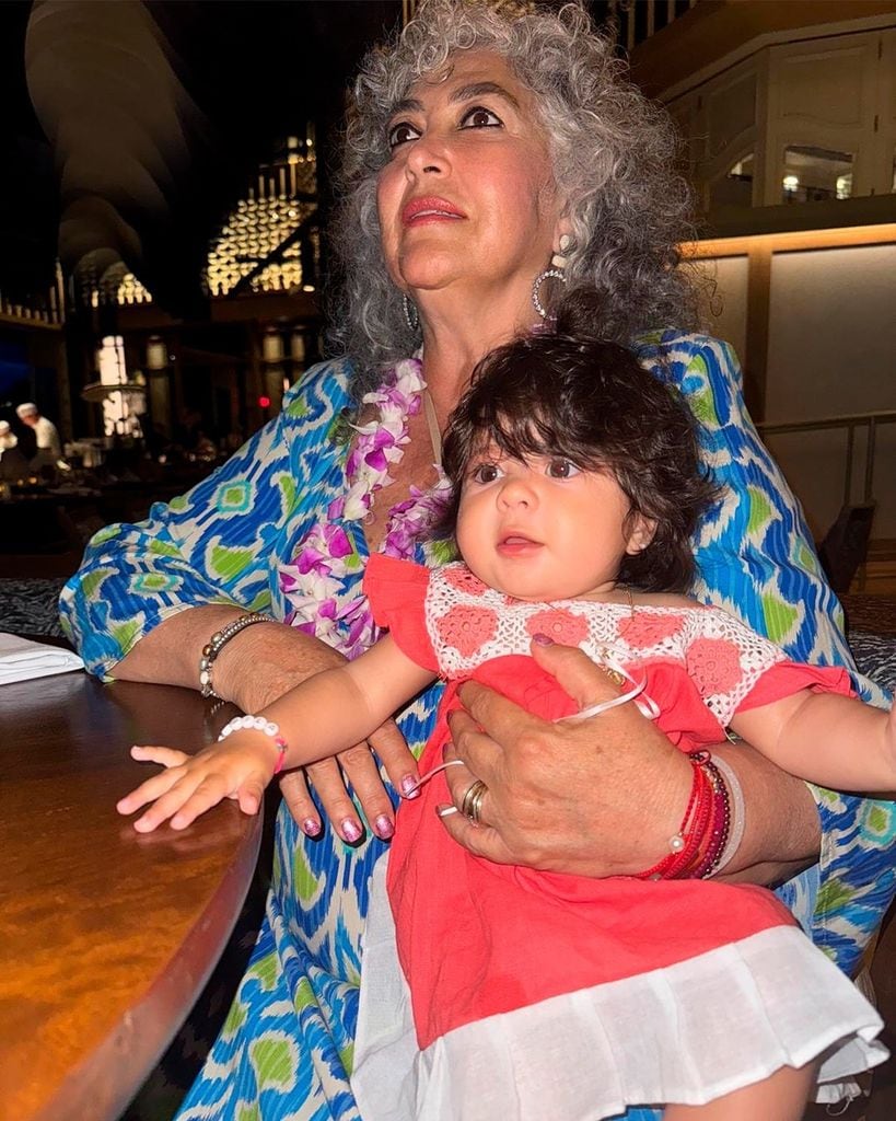 Amanda Miguel y su nieta Camila.