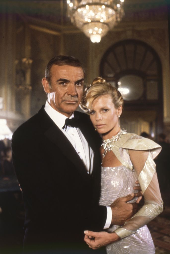 Sean Connery y Kim Basinger en 'Never Say Never'