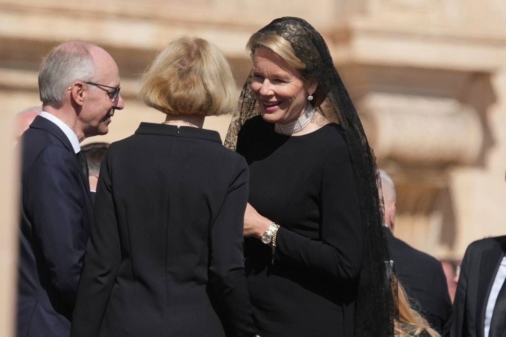 Matilde de Bélgica en el funeral del papa Francisco 