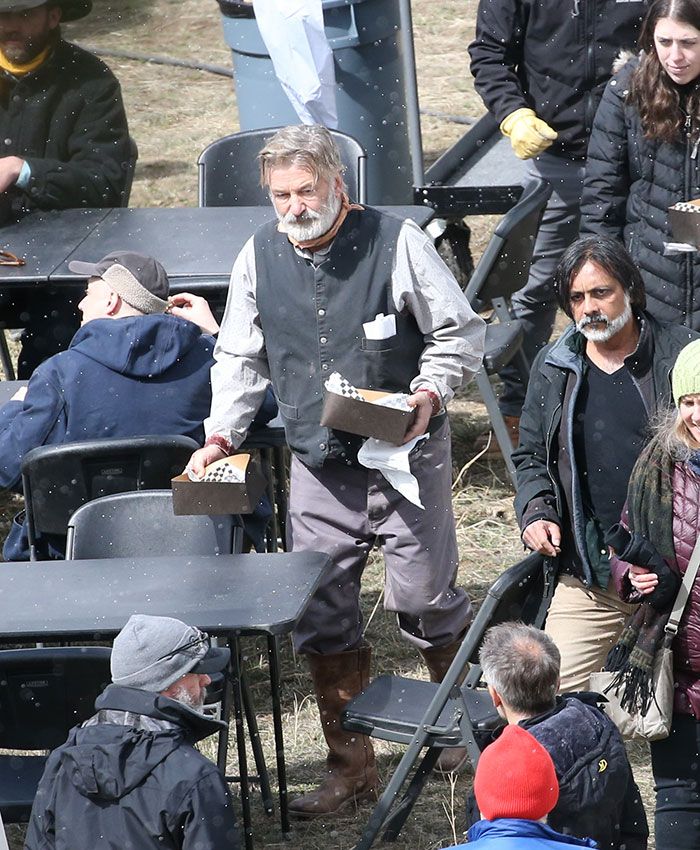 Las imágenes de Alec Baldwin en el set de 'Rust' 18 meses después de la tragedia