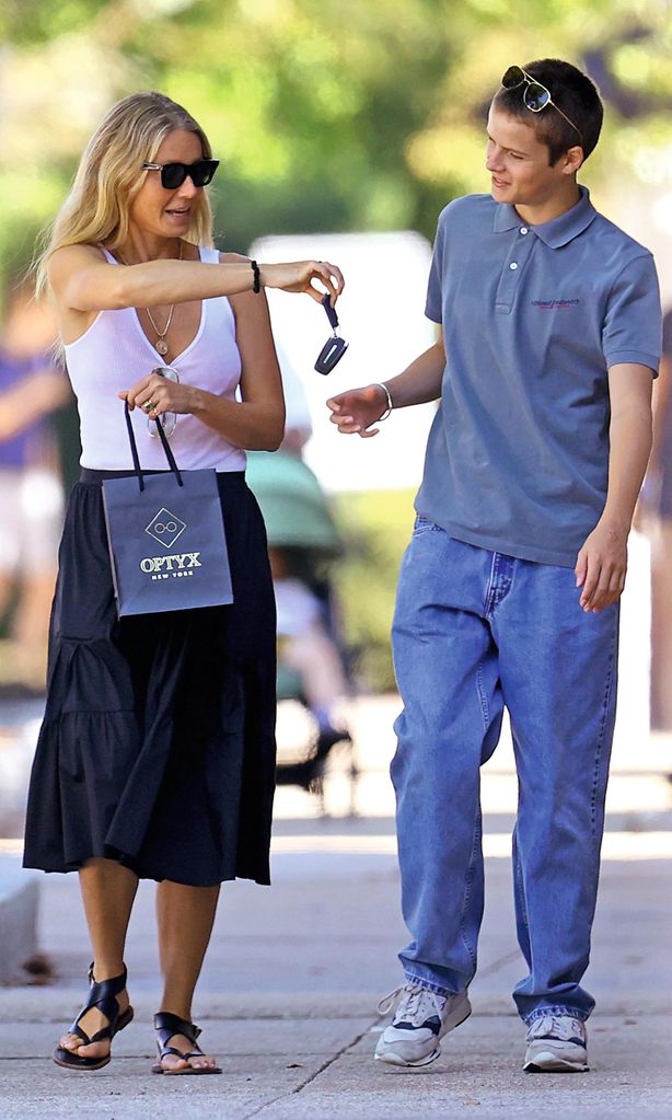 Gwyneth Paltrow y su hijo HOLA 4075