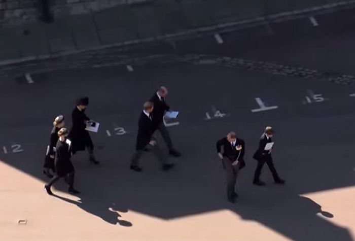 El príncipe Harry en el funeral de su abuelo