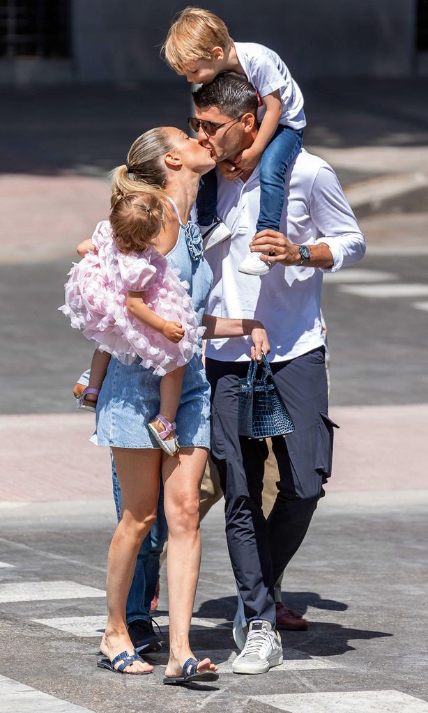 HOLA 4166 Morata, Alice e hijos, Chiara