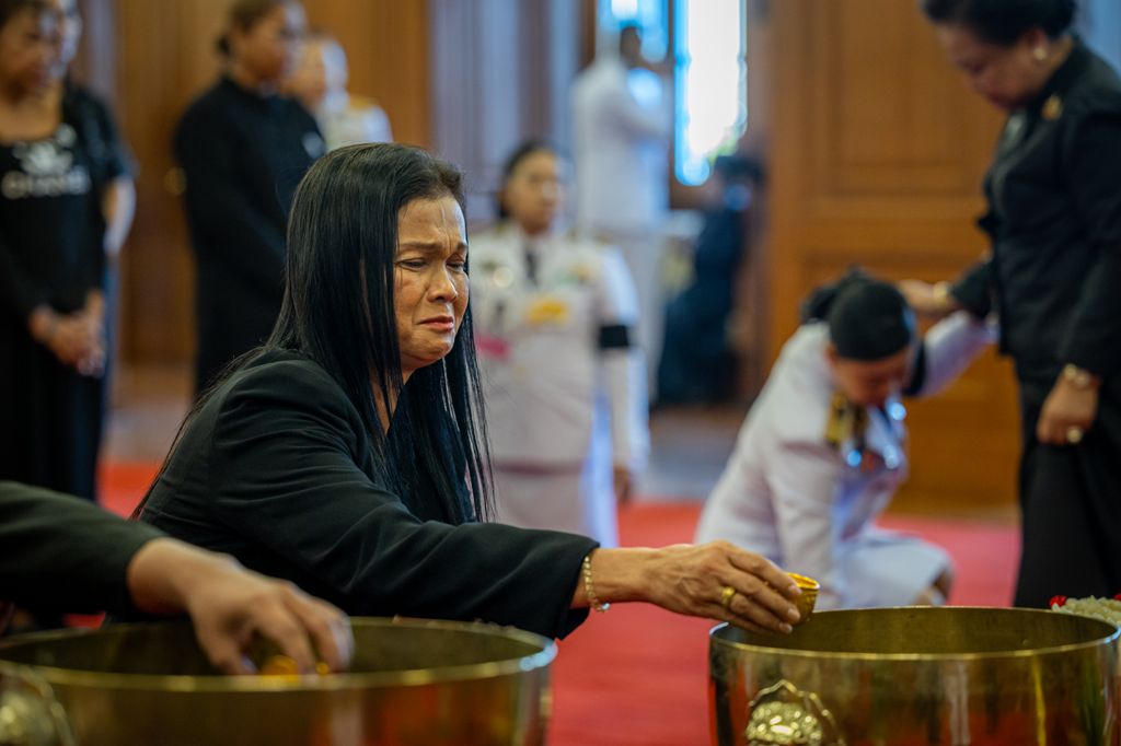 La ceremonia de ablución ritual de los restos mortales de la princesa