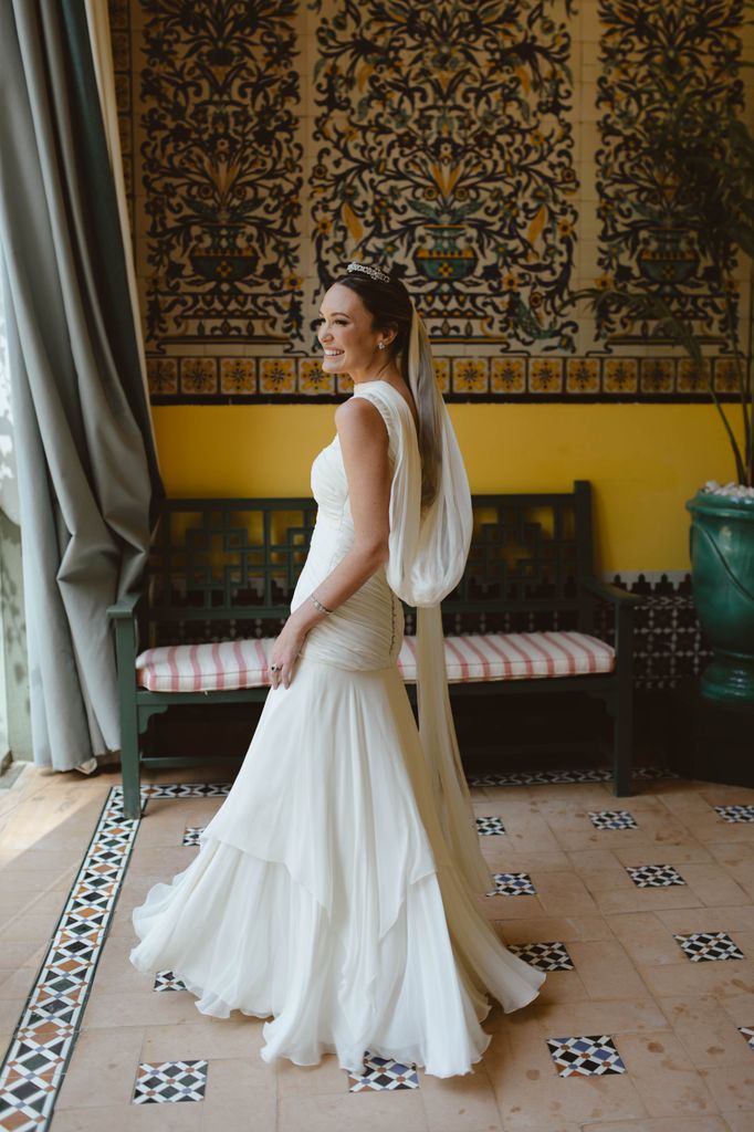 Vestido de novia Carmen Maza con salida de teatro siglo XIX