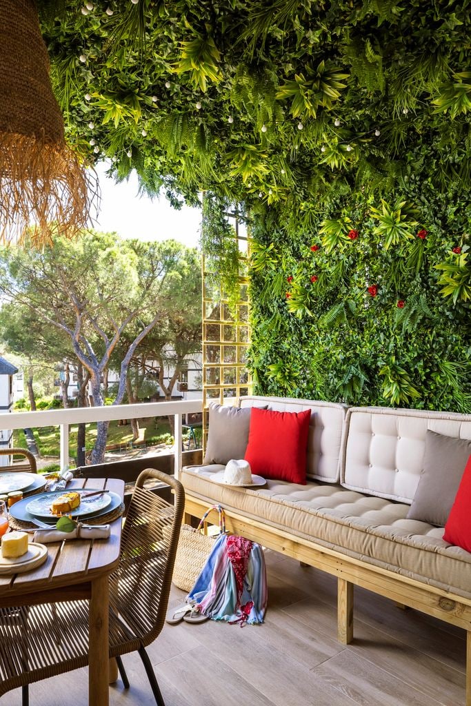 Terraza con jardín vertical. 