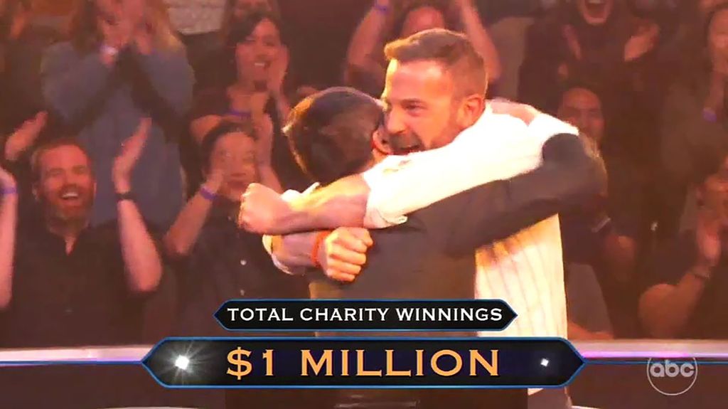 Ben Affleck gana un millón de dólares en una edición benéfica de '¿Quién quiere ser millonario?' participando junto a Jamie Ding, ganador de 'Jeopardy!'