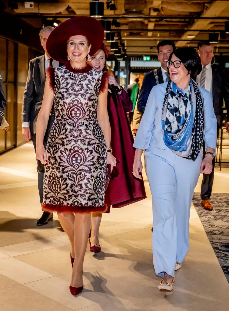 Máxima de Países Bajos recorta el vestido de jacquard que llevó a un viaje a la región de Eemland en 2018