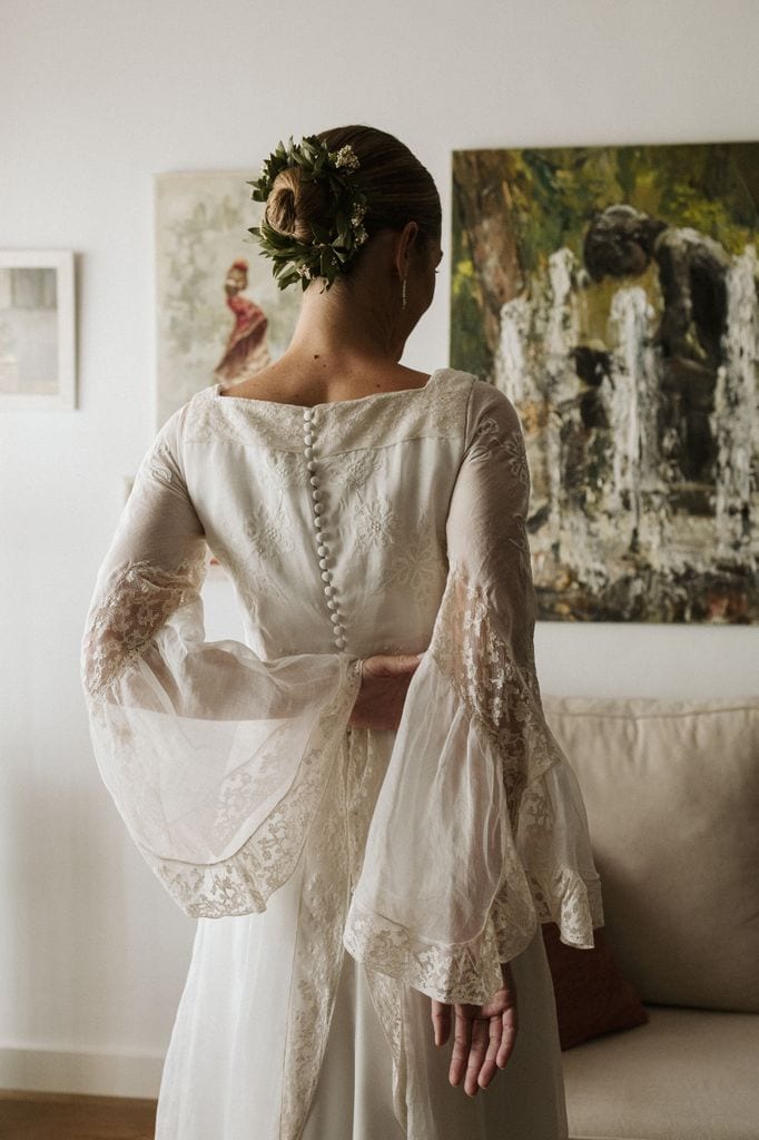 Tocado de flores frescas para novia