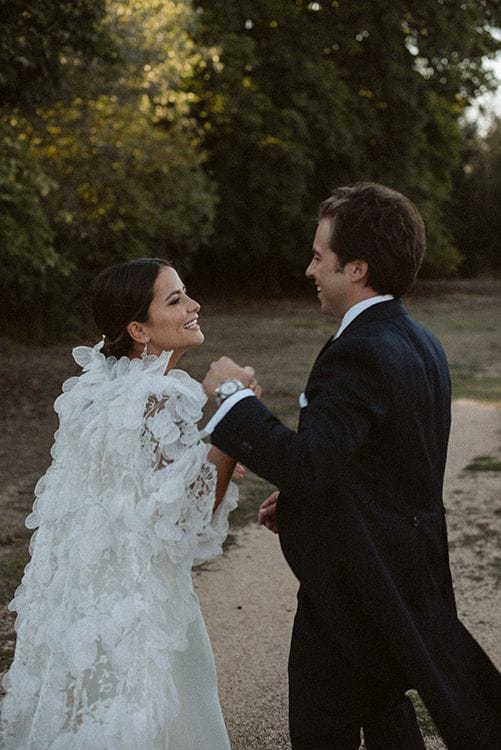 Vestido de novia sencillo con abrigo