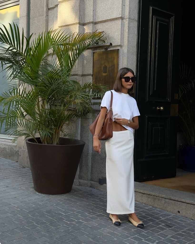 Los trucos de las editoras de FASHION para llevar camiseta básica a la oficina y vernos arregladas