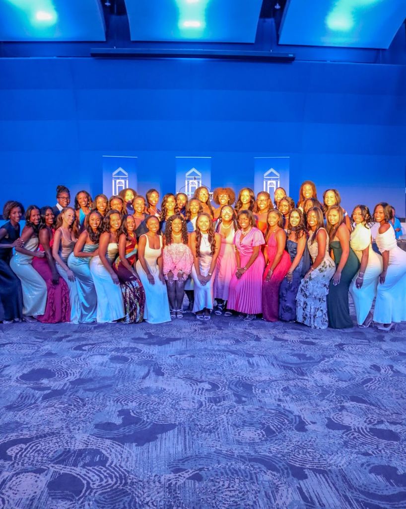 Zahara celebró junto a sus compañeras su graduación en la Universidad Spelman en Atlanta