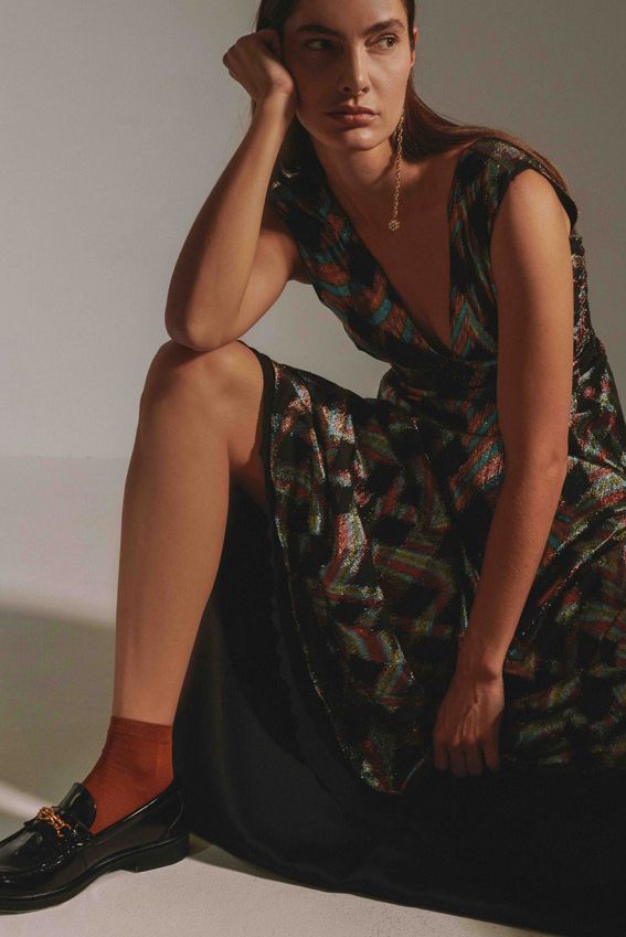 Marta Martí vestido metalizado colores