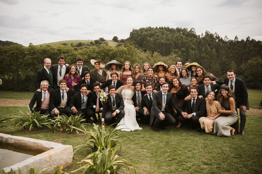 Novia con sus invitadas