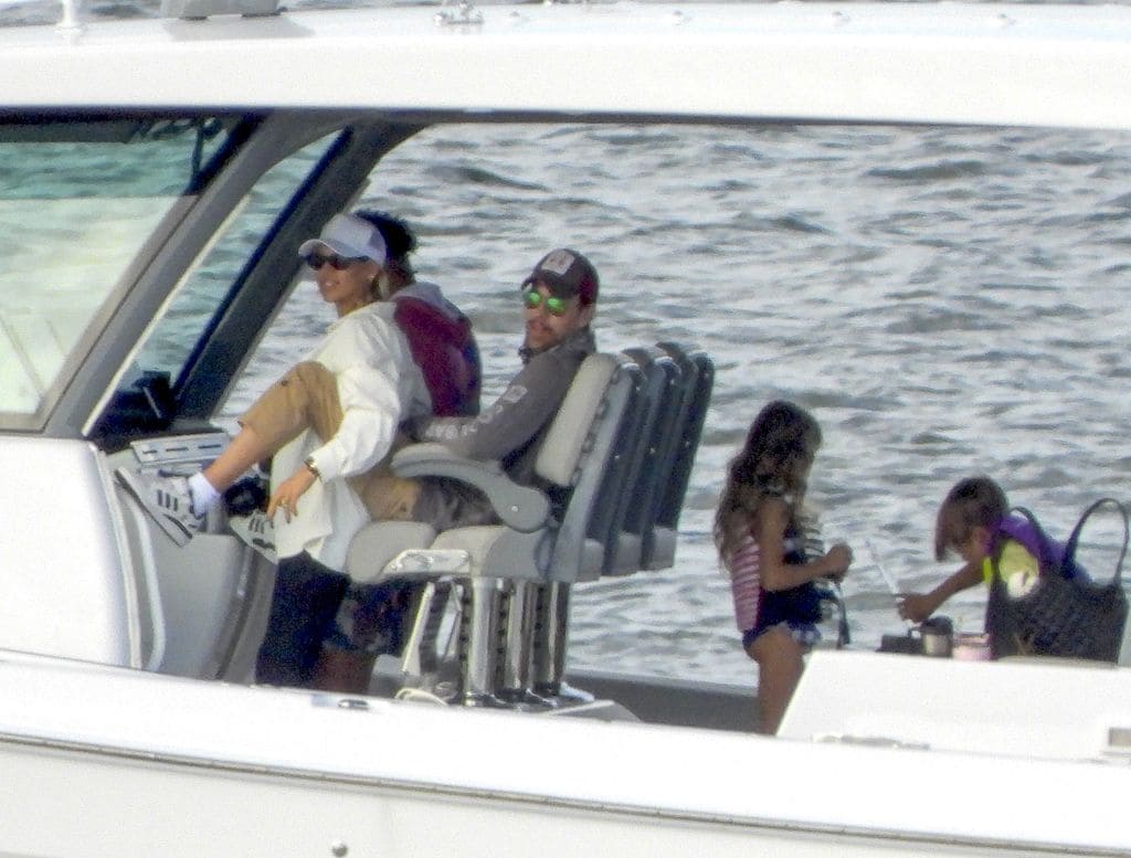Enrique Iglesias y Anna Kournikova en un paseo familiar en Miami,