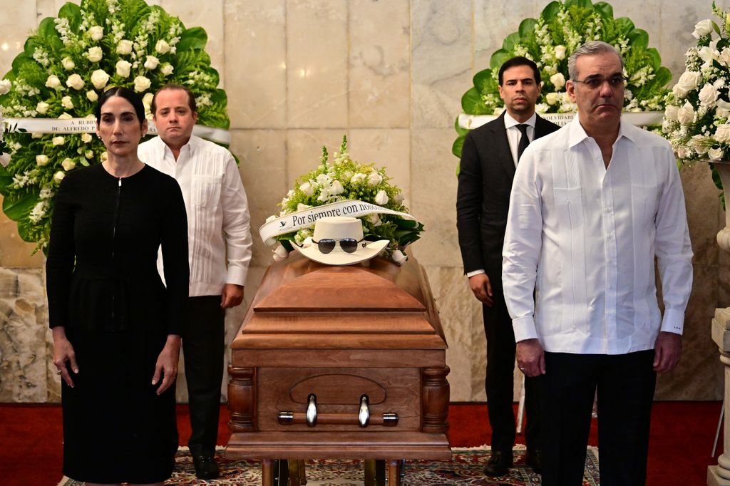 El presidente de República Dominicana, Luis Abinader, y su esposa, Raquel Arbaje, montaron una guardia de honor para Rubby Pérez