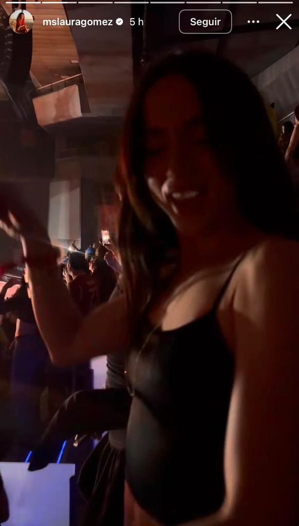 Ana de Armas coreando las canciones de Rawayana.