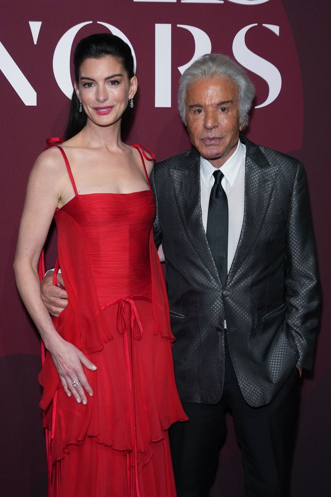 Anne Hathaway y Giancarlo Giammetti en los WWD Honors 2025.