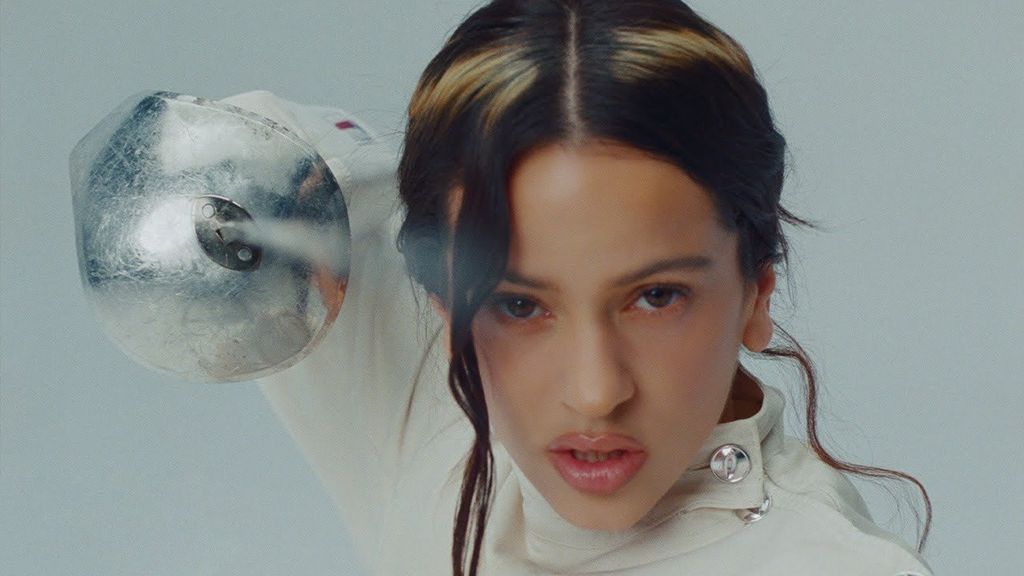 Rosalía en el videoclip de 'La Perla'