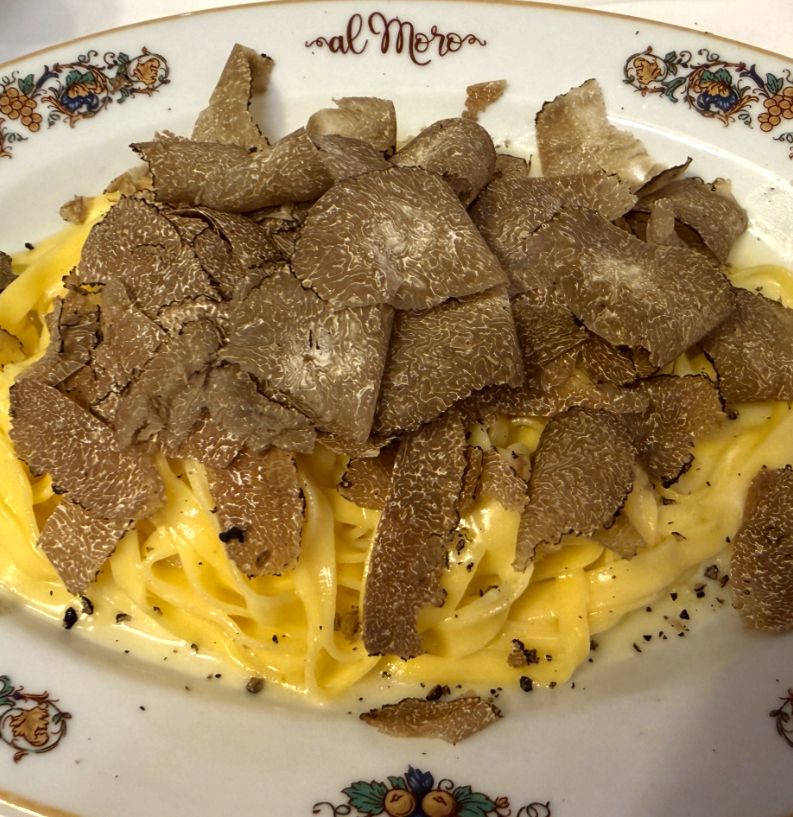 El plato de pasta trufa que Dua Lipa probó en Al Moro. 