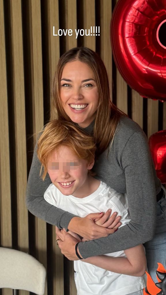 Helen Lindes felicita a su hijo Alan en su 9º cumpleaños