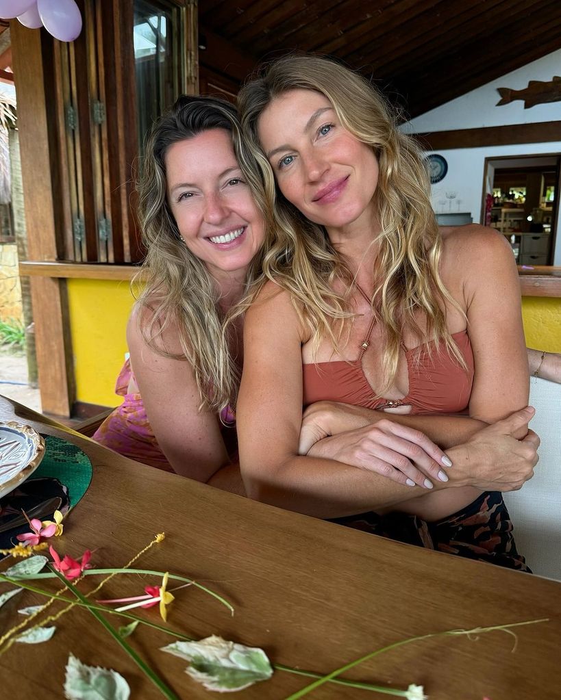 Gisele Bündchen y su hermana Patricia celebran su cumpleaños 44