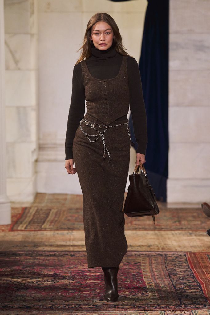 Gigi Hadid camina el desfile de la leyenda americana. 