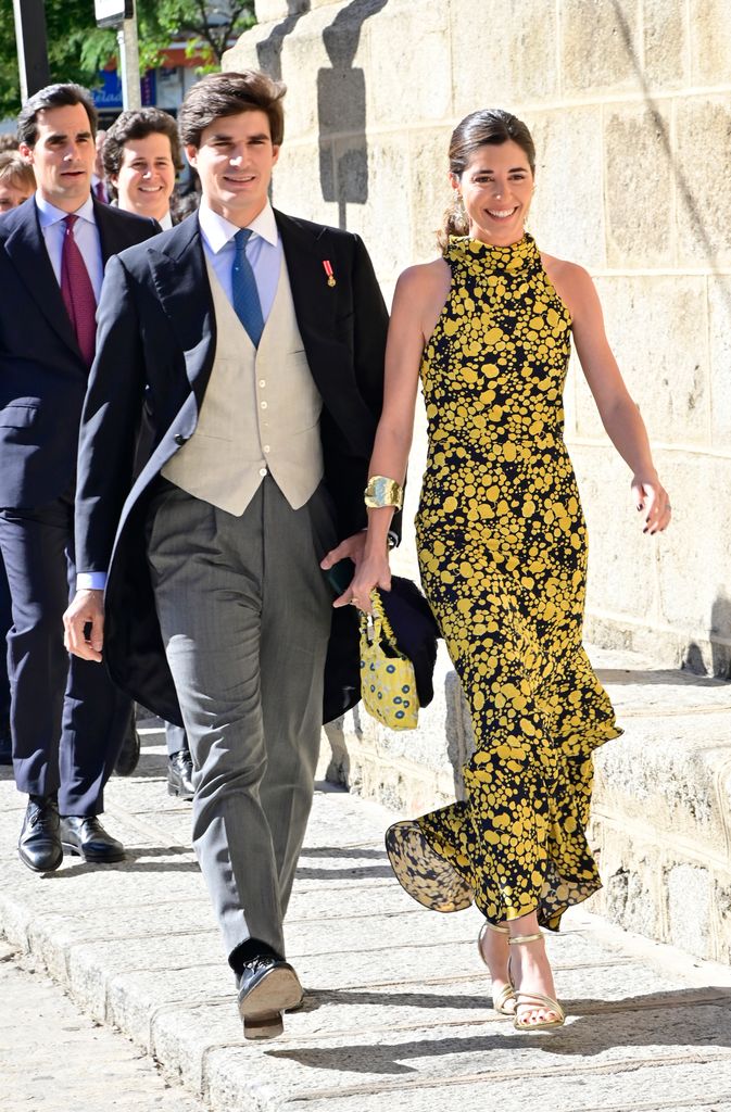 Belén Corsini y Carlos Fitz James en la boda de Blanca Sainz y Guillermo Comenge en Cebreros, 2023.